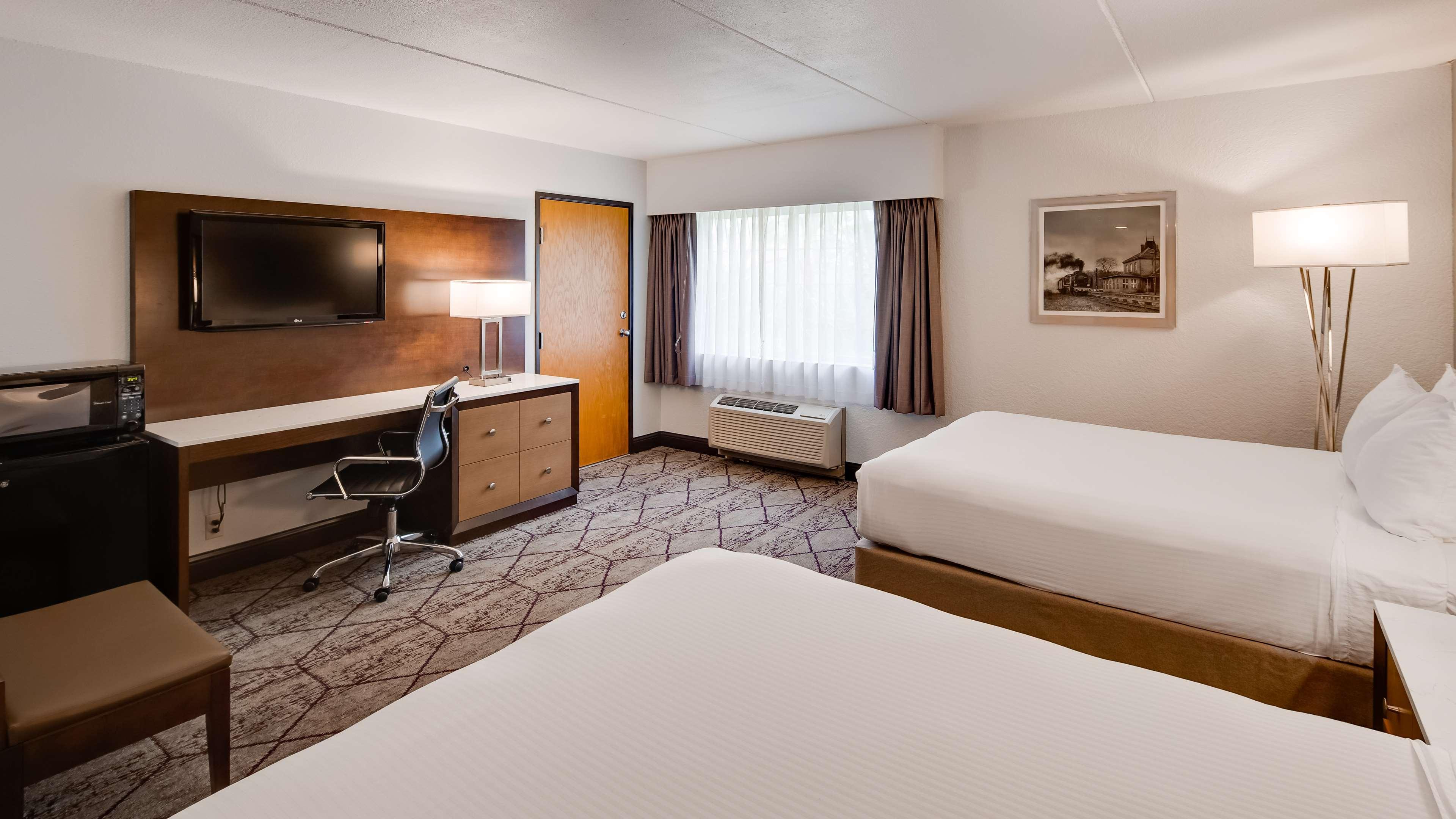 Best Western Plus Longbranch Hotel & Convention Center Cedar Rapids Exterior photo