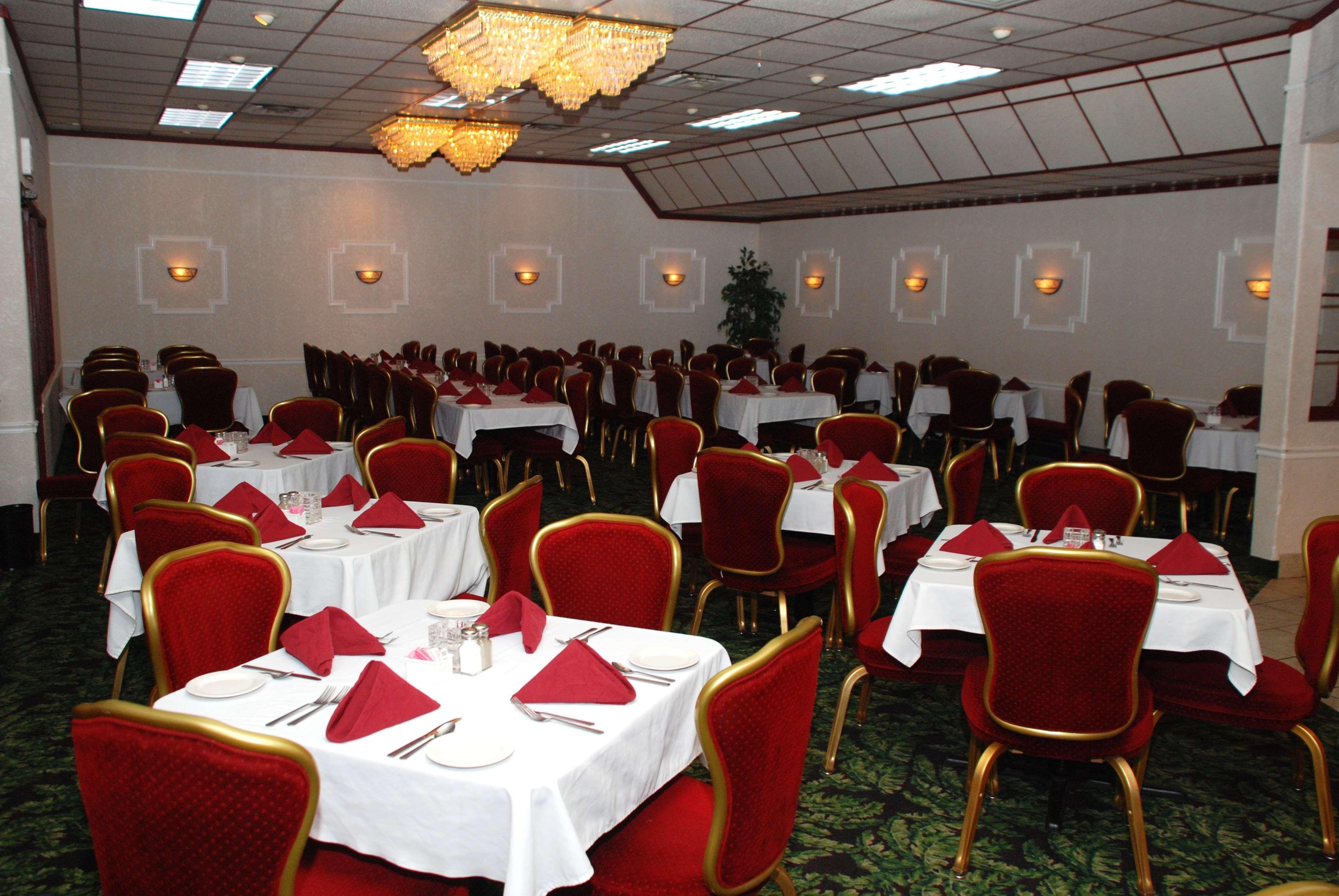 Best Western Plus Longbranch Hotel & Convention Center Cedar Rapids Exterior photo