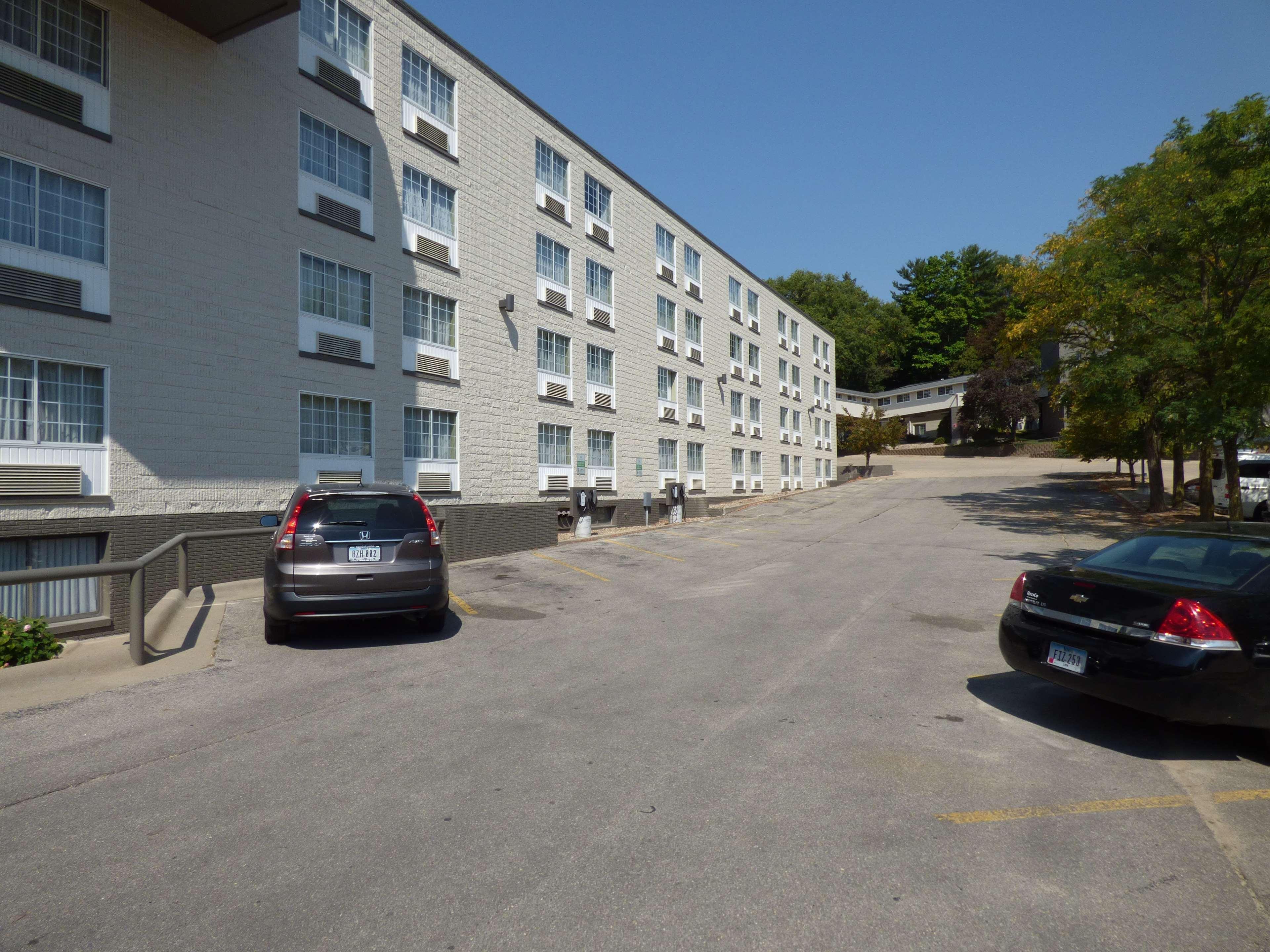 Best Western Plus Longbranch Hotel & Convention Center Cedar Rapids Exterior photo