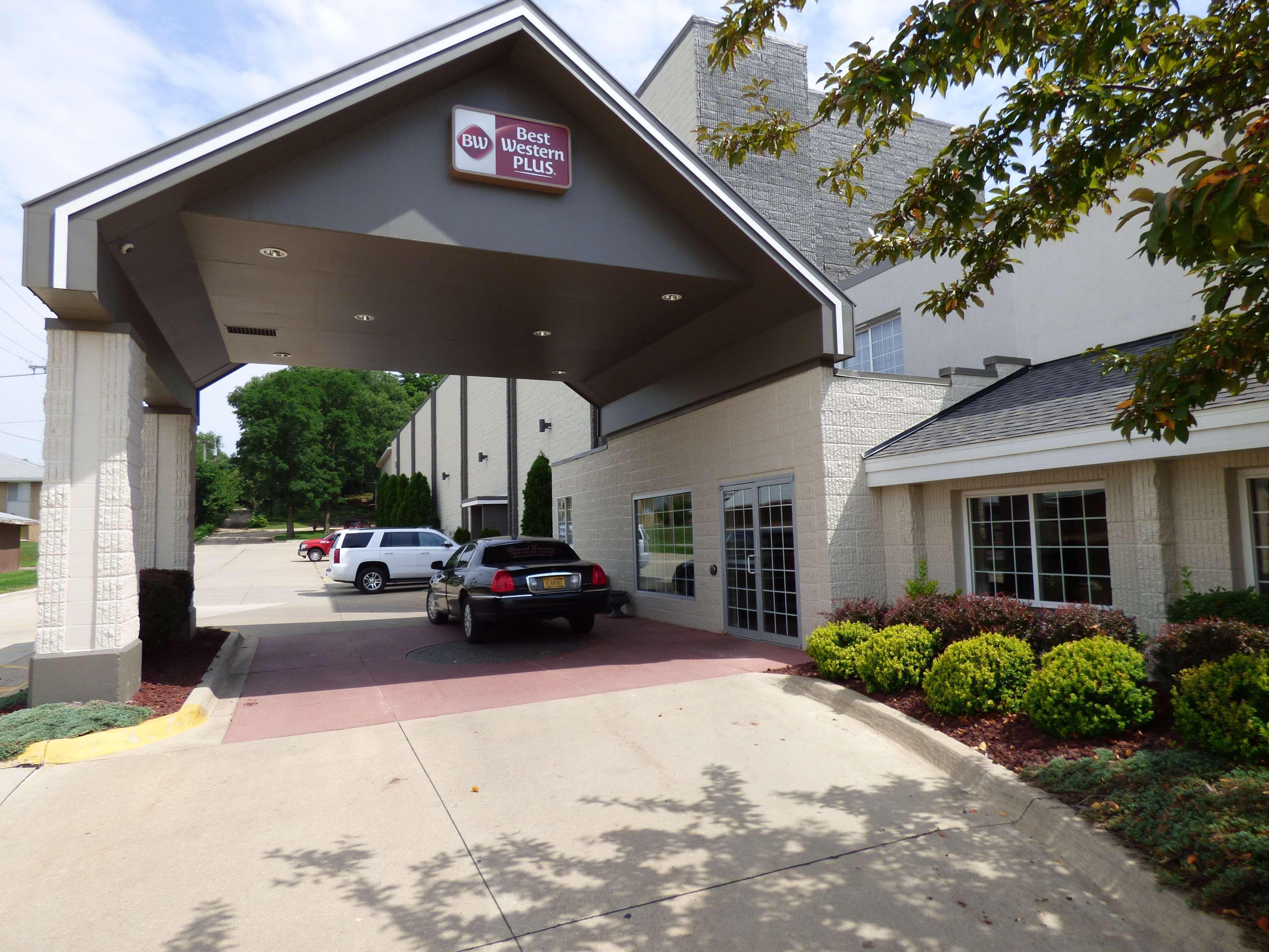 Best Western Plus Longbranch Hotel & Convention Center Cedar Rapids Exterior photo