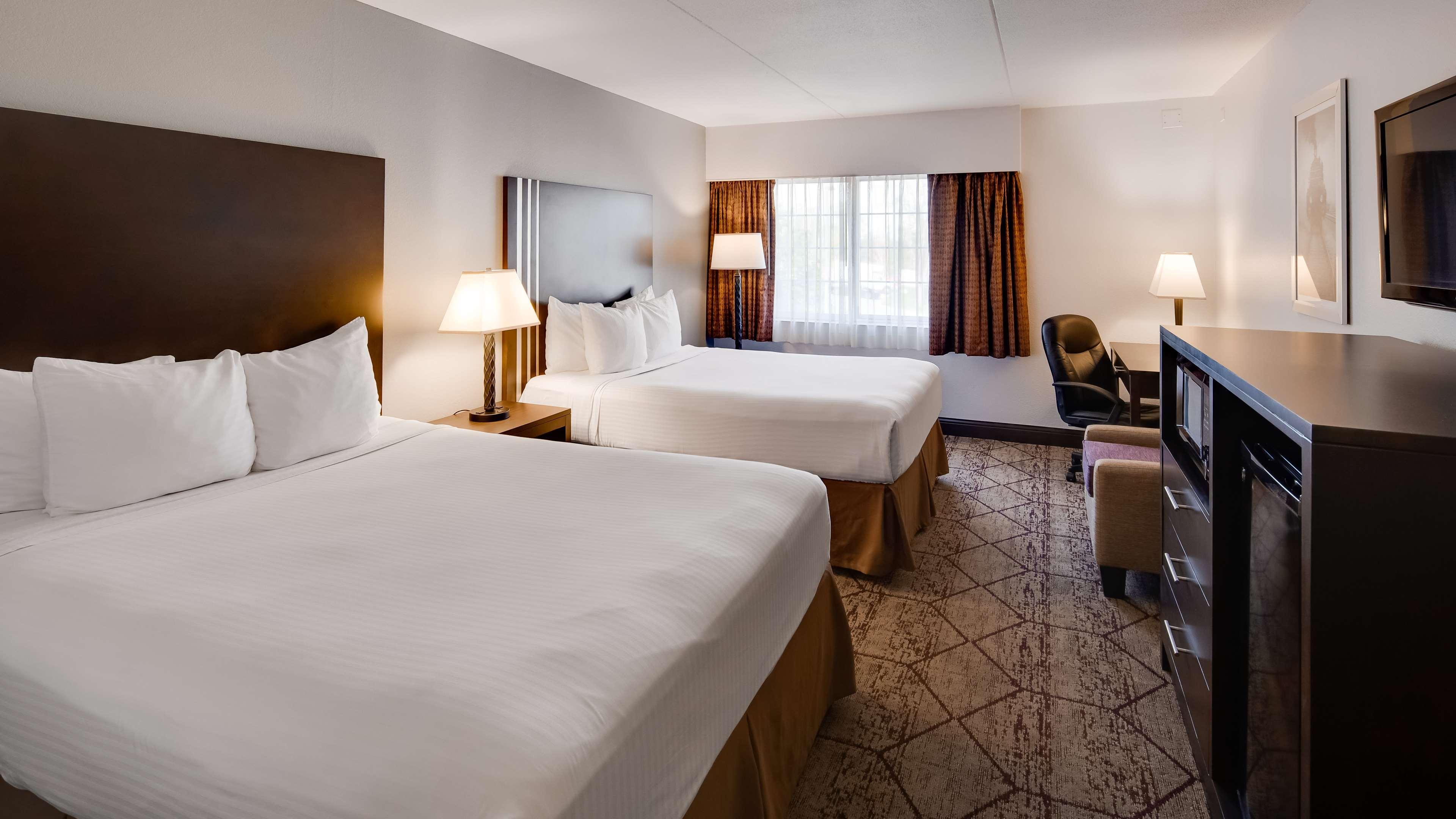 Best Western Plus Longbranch Hotel & Convention Center Cedar Rapids Exterior photo