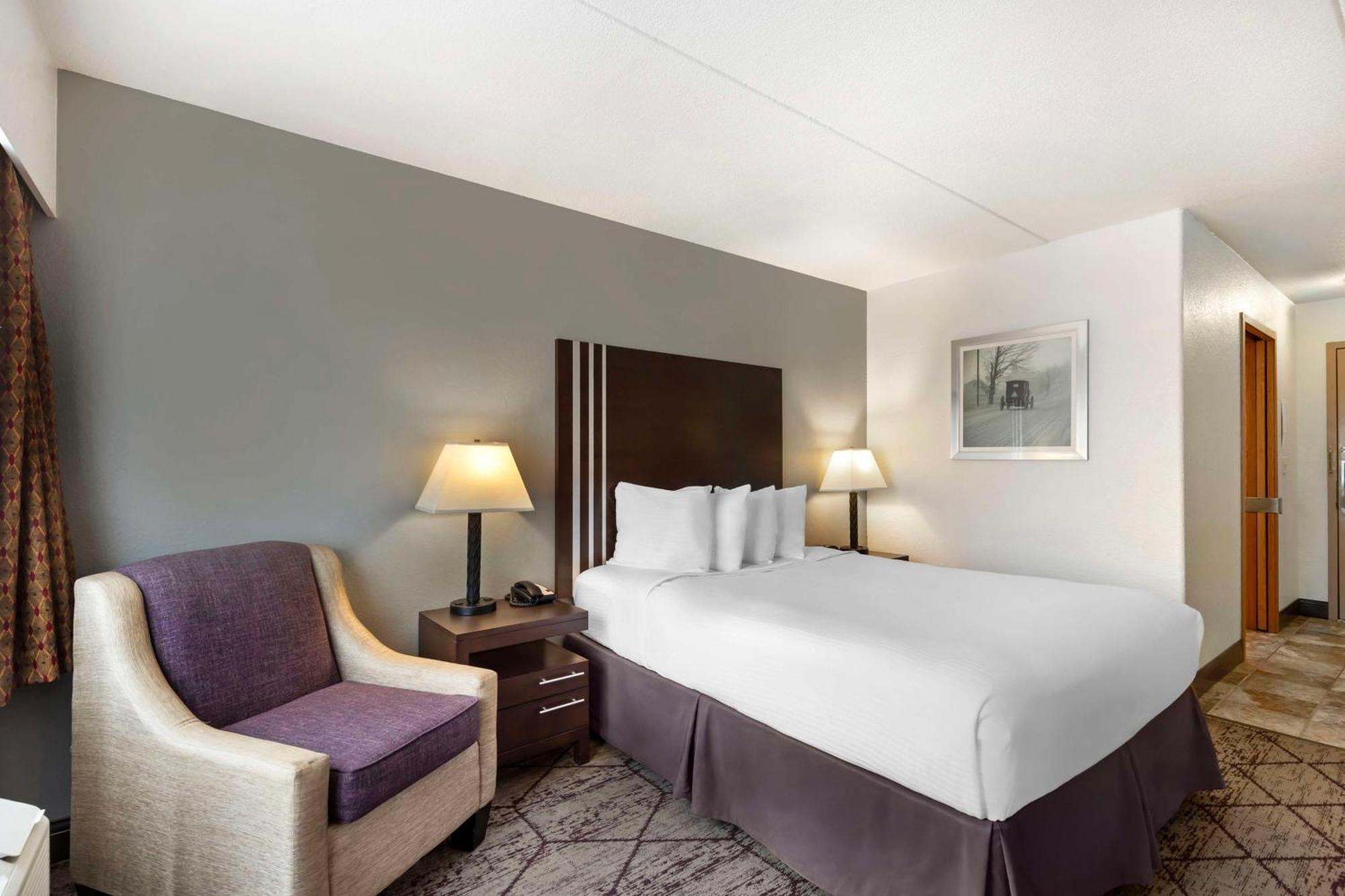 Best Western Plus Longbranch Hotel & Convention Center Cedar Rapids Exterior photo