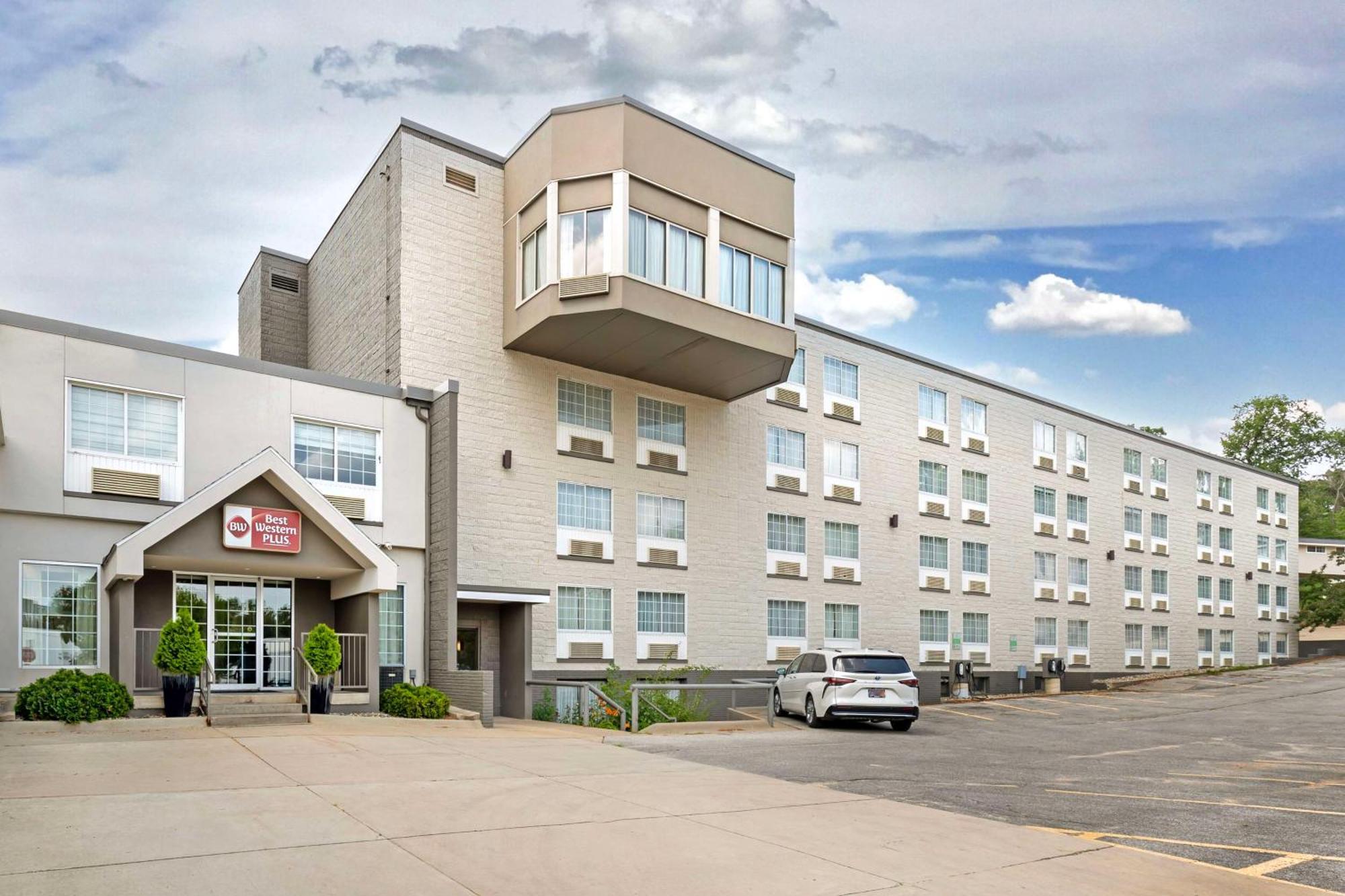 Best Western Plus Longbranch Hotel & Convention Center Cedar Rapids Exterior photo